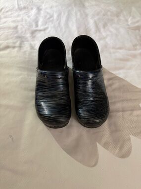 Dansko wavy stripes clogs size 42